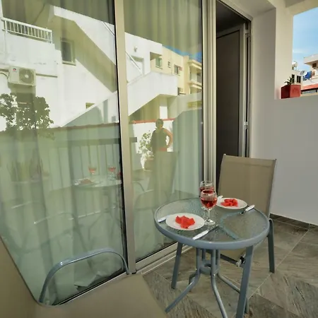 Center Apartment *